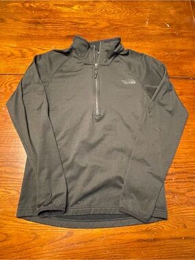 The North Face Men's Black Quarter-Zip pullover size S